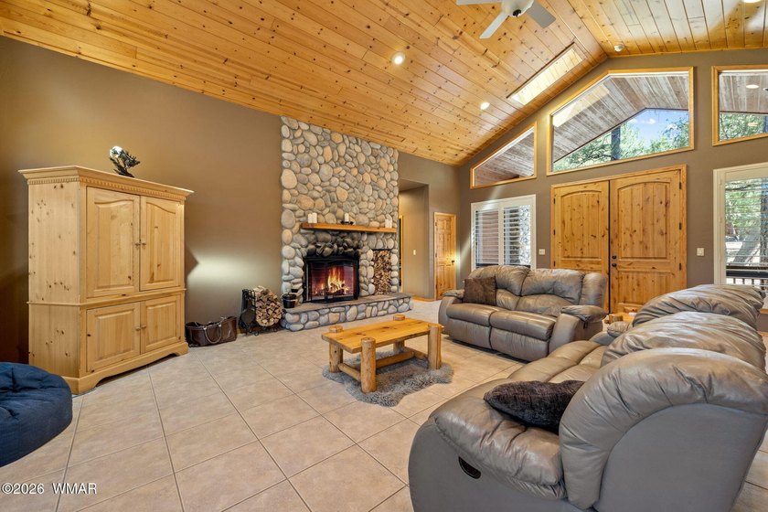 Wake up to breathtaking furnished waterfront views from this - photo 15