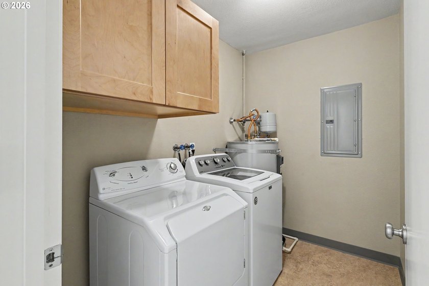 Hard-to-find single-level condo living in one of Lake Oswego's - photo 17