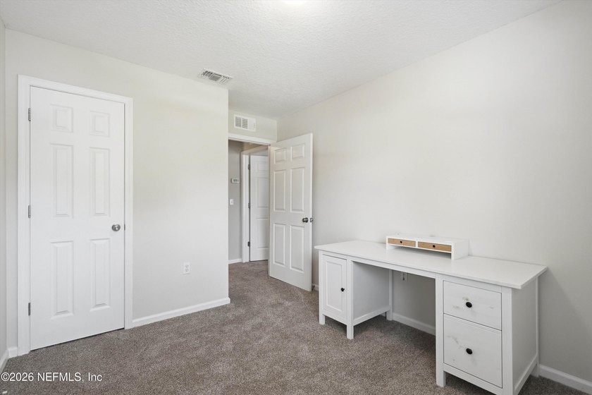 Welcome to this move-in-ready 3-bedroom, 3-bathroom - photo 22