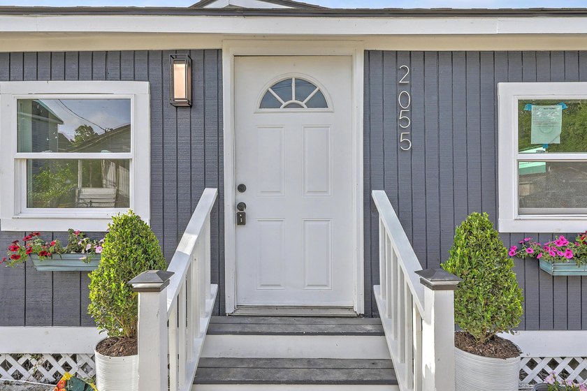 Fully renovated Charleston Cottage. Close to everything in - photo 3