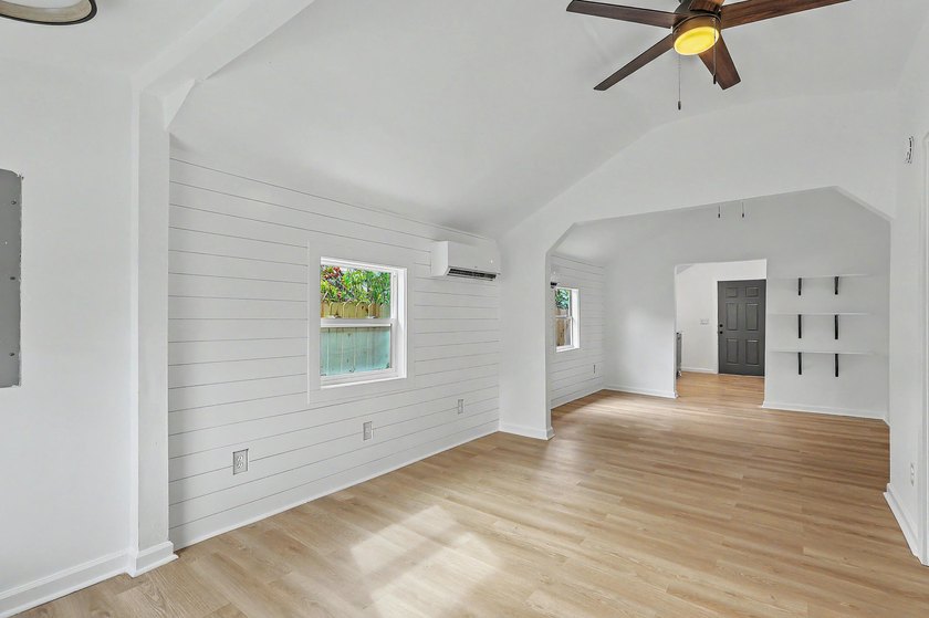 Fully renovated Charleston Cottage. Close to everything in - photo 6