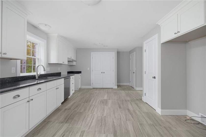 Welcome to this stunning newly constructed Colonial, where - photo 6