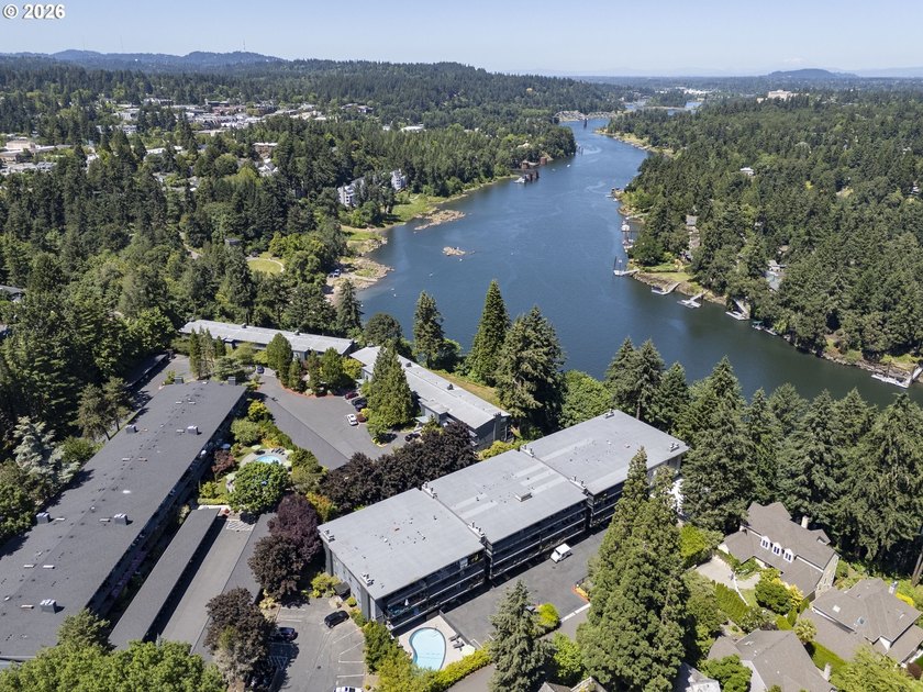 Hard-to-find single-level condo living in one of Lake Oswego's - photo 27