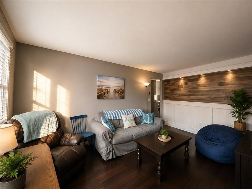 Second-floor 2-bedroom, 1-bath condo located in Newport's - photo 5
