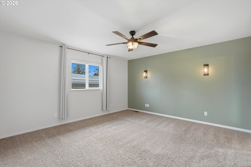 Well maintained 1789 sq ft 3 bed 2 bath mid-century split-level - photo 15