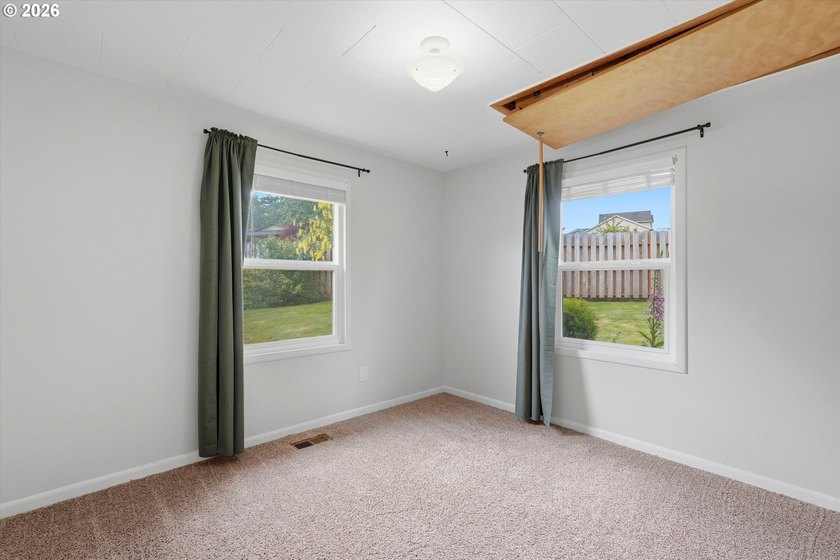 Well maintained 1789 sq ft 3 bed 2 bath mid-century split-level - photo 20