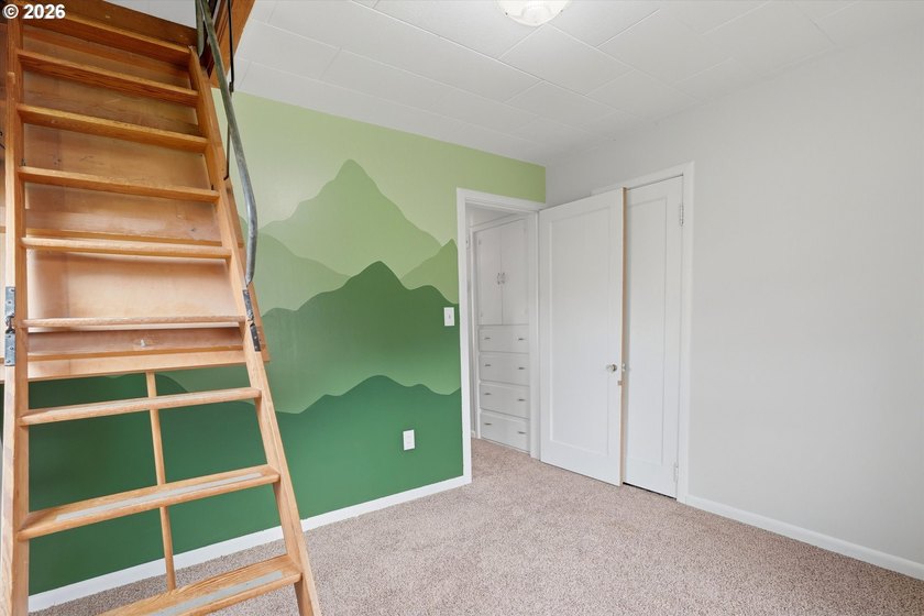 Well maintained 1789 sq ft 3 bed 2 bath mid-century split-level - photo 23