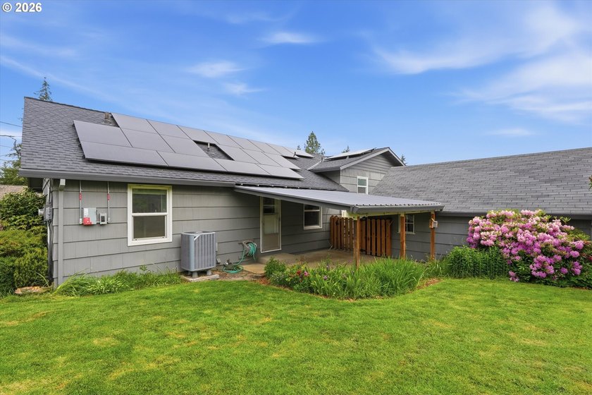 Well maintained 1789 sq ft 3 bed 2 bath mid-century split-level - photo 34