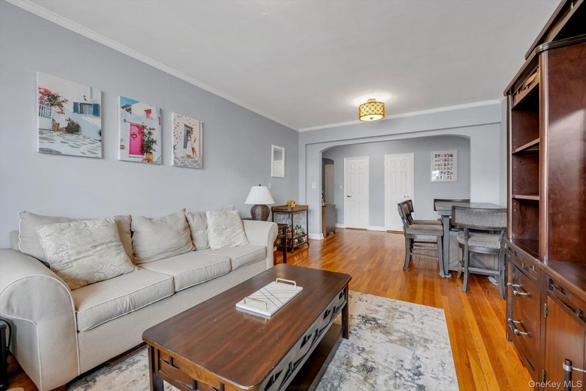 Prime Great Neck Location! Move right into this beautifully - photo 3