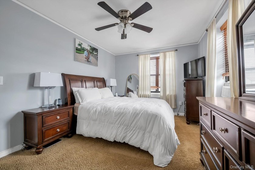 Prime Great Neck Location! Move right into this beautifully - photo 9