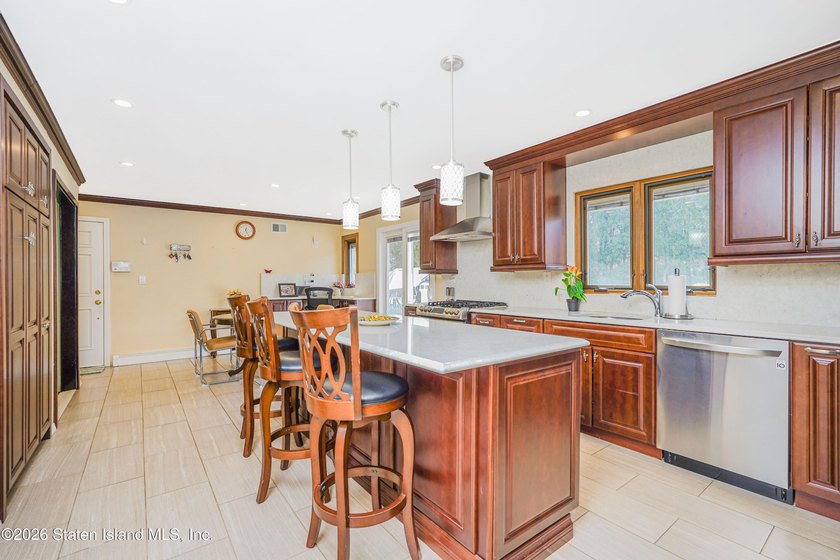 Nestled on a serene cul-de-sac in the prestigious Richmond Town - photo 21