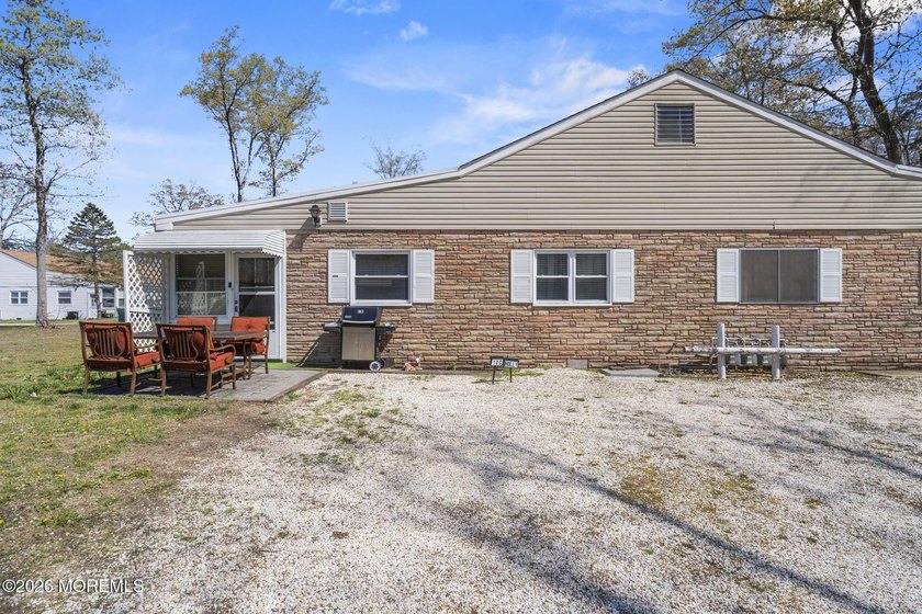 Charming 2-bedroom, 1-bath home in the Cedar Glen community! - photo 23