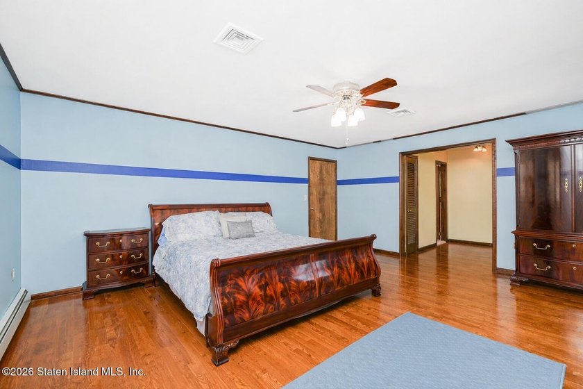 Nestled on a serene cul-de-sac in the prestigious Richmond Town - photo 33