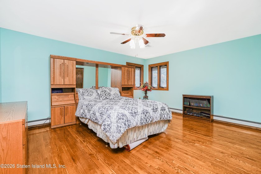 Nestled on a serene cul-de-sac in the prestigious Richmond Town - photo 38