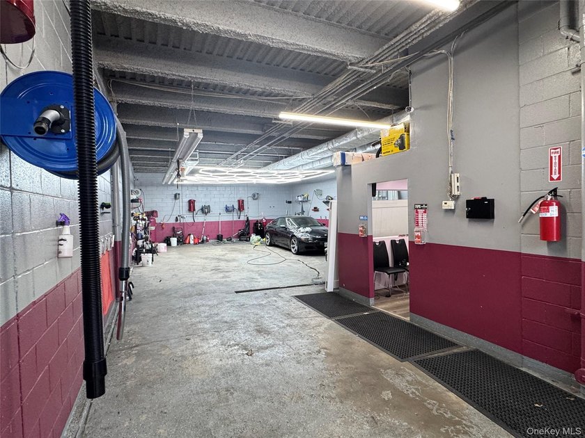 Prime Location! Across From Motor Vehicle Dept and JFK, 4,620 - photo 4