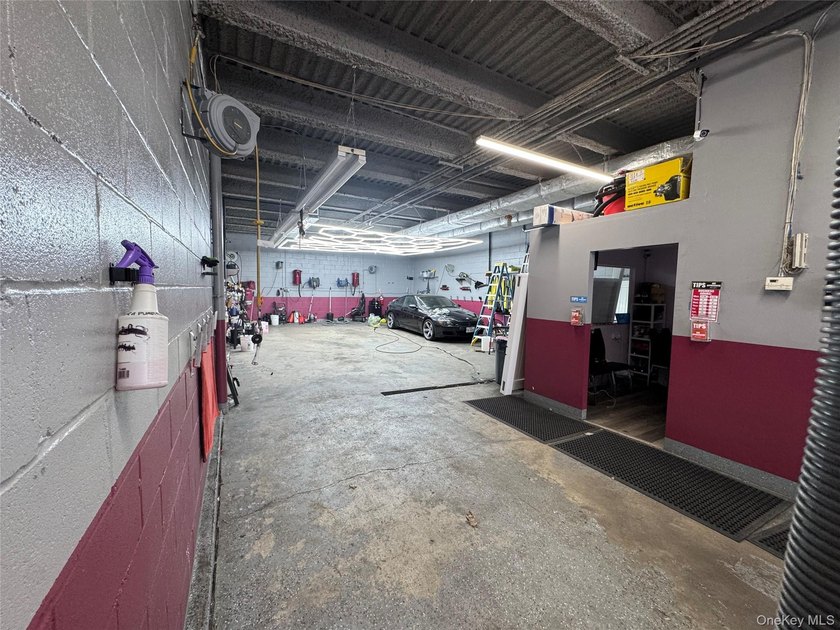 Prime Location! Across From Motor Vehicle Dept and JFK, 4,620 - photo 5