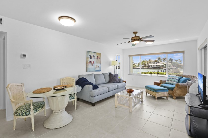 Welcome to the 55+ community of the Colonnades. Exceptional - photo 11