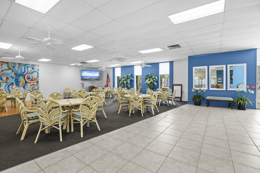 Welcome to the 55+ community of the Colonnades. Exceptional - photo 22