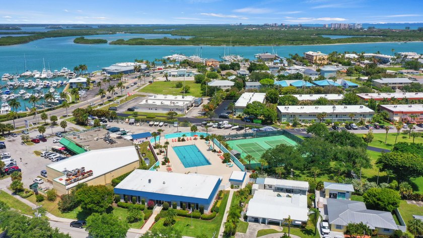 Welcome to the 55+ community of the Colonnades. Exceptional - photo 25