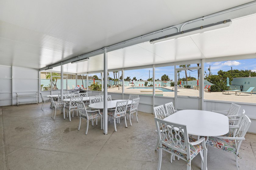 Welcome to the 55+ community of the Colonnades. Exceptional - photo 26