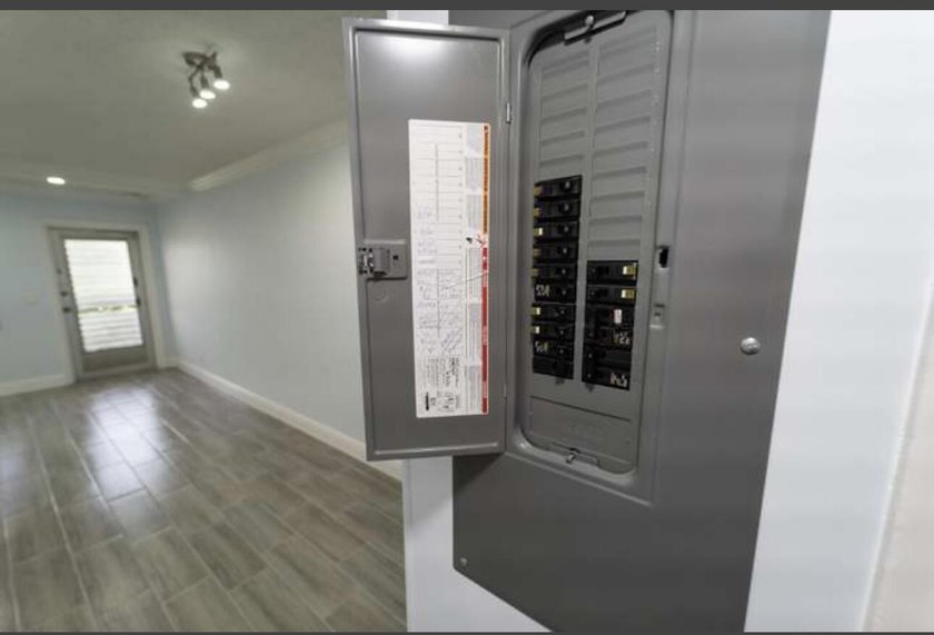 Turn Key, renovated 1 bedrooms and 1 bathrooms, 1st floor unit - photo 6