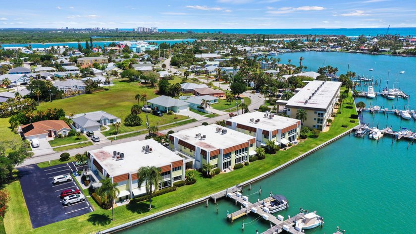 Welcome to the 55+ community of the Colonnades. Exceptional - photo 30