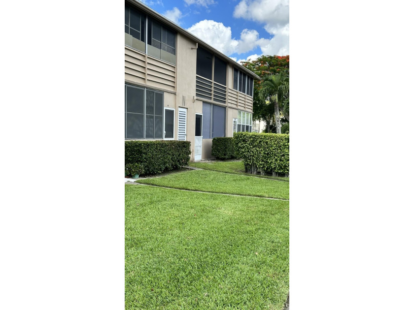 Turn Key, renovated 1 bedrooms and 1 bathrooms, 1st floor unit - photo 10