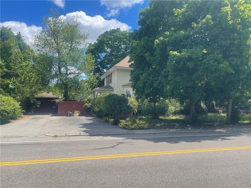 ATTENTION PROJECT SEEKERS! 139 OVERBROOK AVENUE IS READY FOR ITS - photo 2