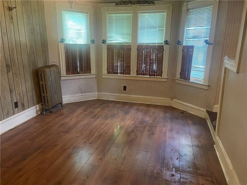 ATTENTION PROJECT SEEKERS! 139 OVERBROOK AVENUE IS READY FOR ITS - photo 8