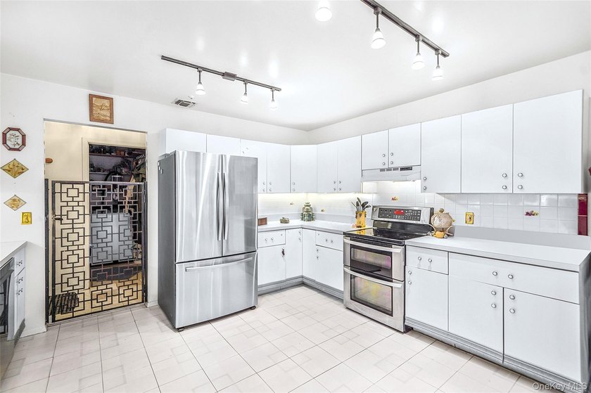 Now priced to sell. Discover over 4,000 sq ft of luxurious - photo 10
