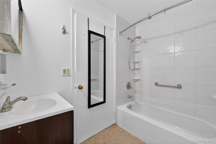 Highest &amp; Best EOD April 20th: Welcome to 1862 Story Avenue, a - photo 11