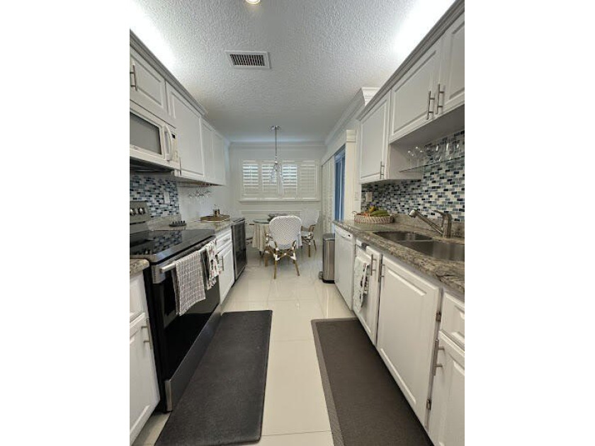 Beautiful 2-bedroom, 2.5-bath townhouse featuring a kitchen with - photo 11