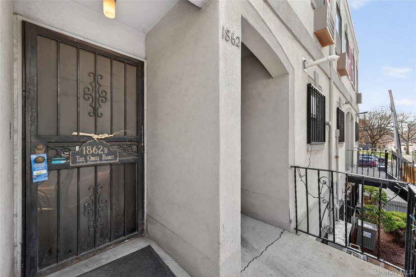 Highest &amp; Best EOD April 20th: Welcome to 1862 Story Avenue, a - photo 14
