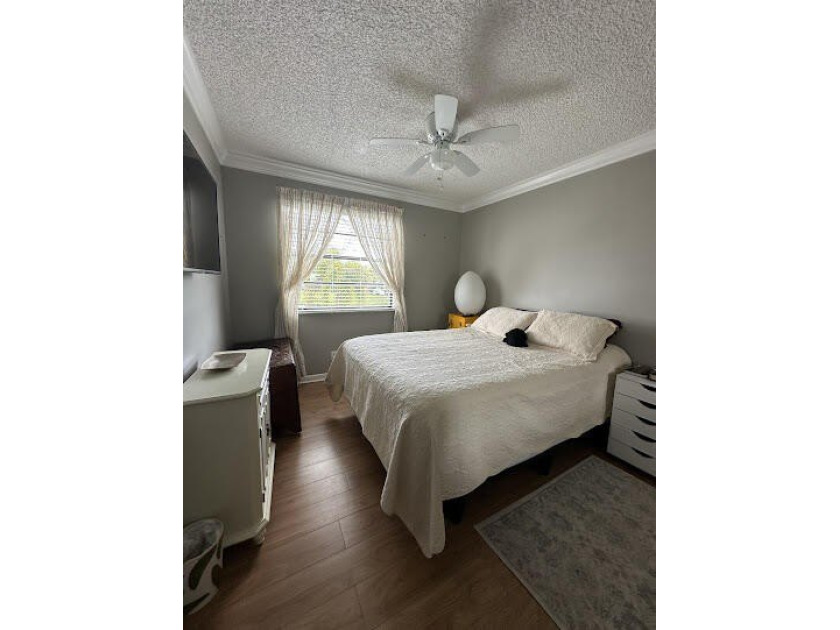 Beautiful 2-bedroom, 2.5-bath townhouse featuring a kitchen with - photo 19
