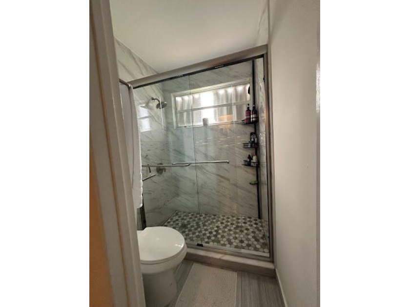 Beautiful 2-bedroom, 2.5-bath townhouse featuring a kitchen with - photo 25