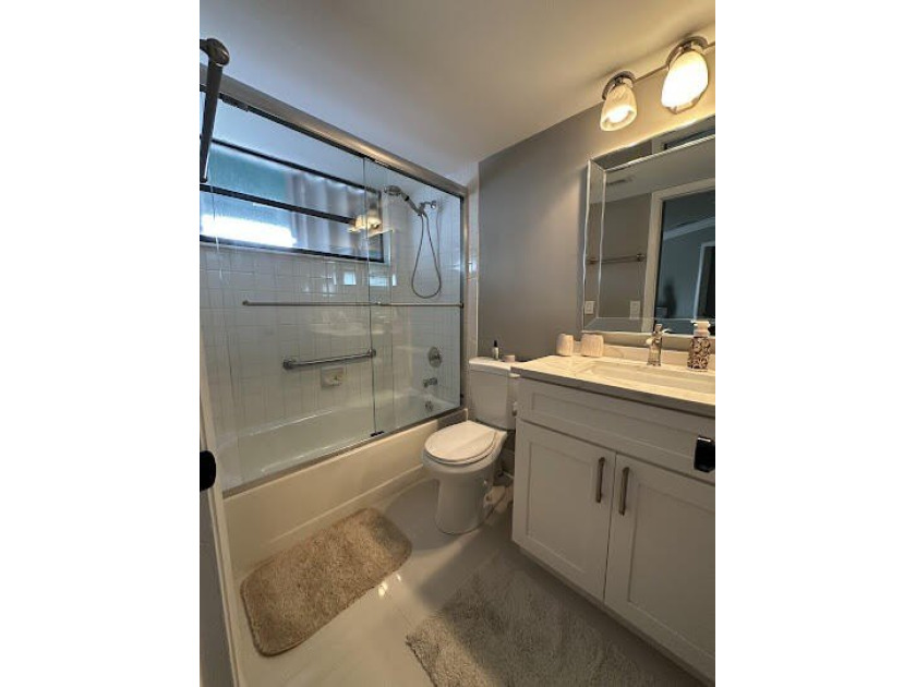 Beautiful 2-bedroom, 2.5-bath townhouse featuring a kitchen with - photo 29
