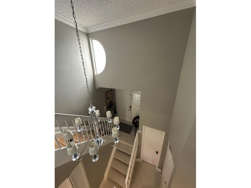 Beautiful 2-bedroom, 2.5-bath townhouse featuring a kitchen with - photo 32