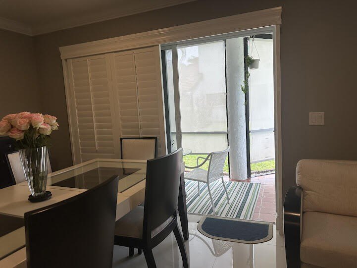 Beautiful 2-bedroom, 2.5-bath townhouse featuring a kitchen with - photo 33