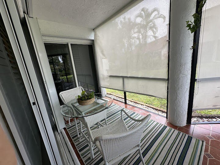 Beautiful 2-bedroom, 2.5-bath townhouse featuring a kitchen with - photo 35