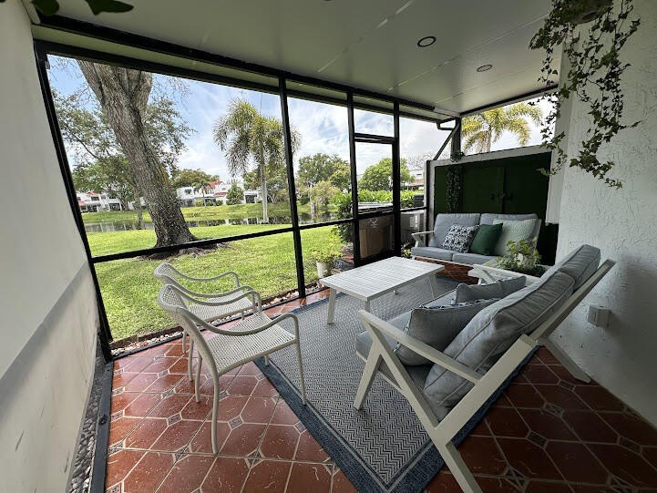 Beautiful 2-bedroom, 2.5-bath townhouse featuring a kitchen with - photo 36