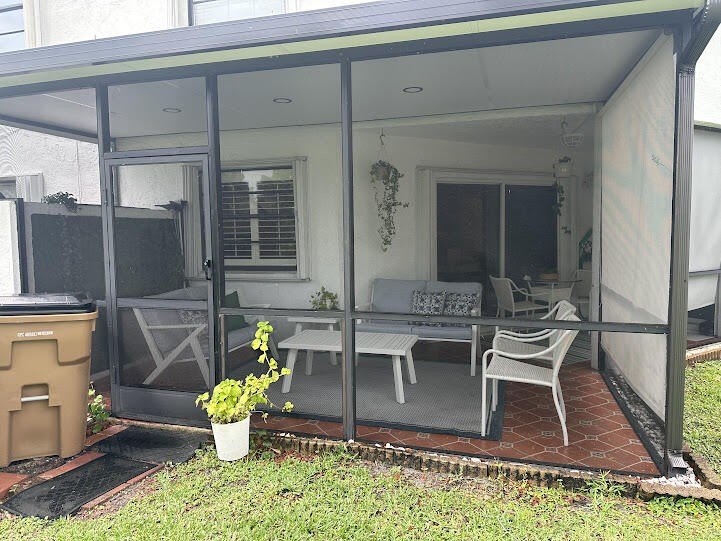 Beautiful 2-bedroom, 2.5-bath townhouse featuring a kitchen with - photo 43