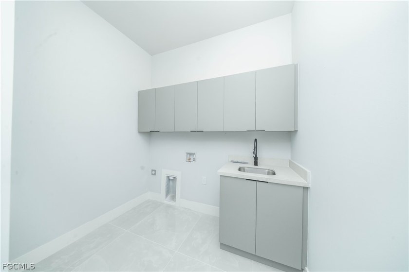 **SELLER IS MOTIVATED ** - BEST VALUE PER SQ FT IN THE - photo 12