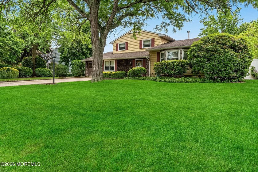 Coming Soon! Welcome to this beautifully maintained 4-bedroom - photo 2