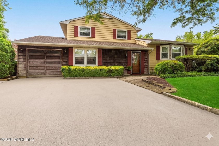 Coming Soon! Welcome to this beautifully maintained 4-bedroom - photo 3