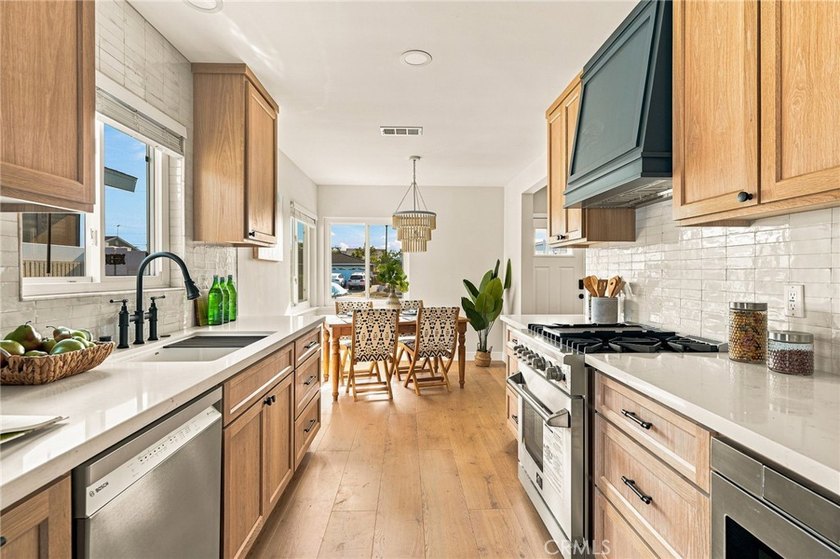 ***PRO PHOTOS COMING SOON*** Beautifully RENOVATED 3-bedroom - photo 13