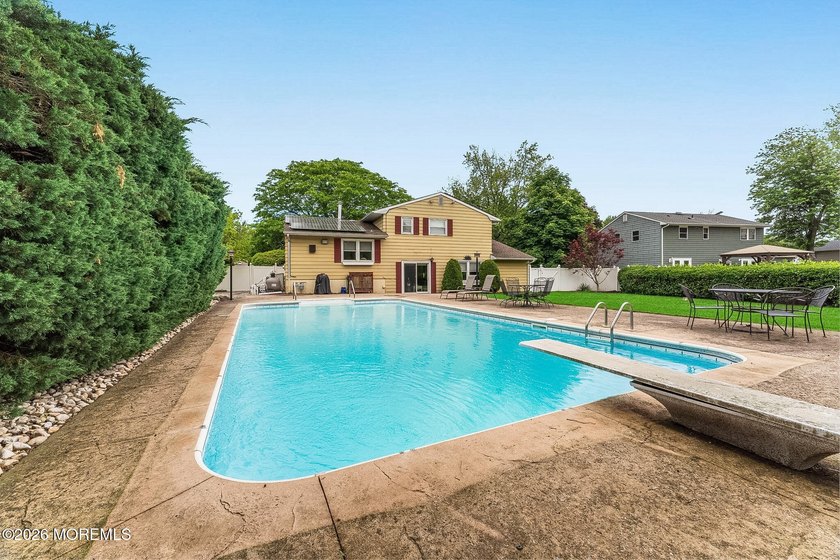 Coming Soon! Welcome to this beautifully maintained 4-bedroom - photo 6