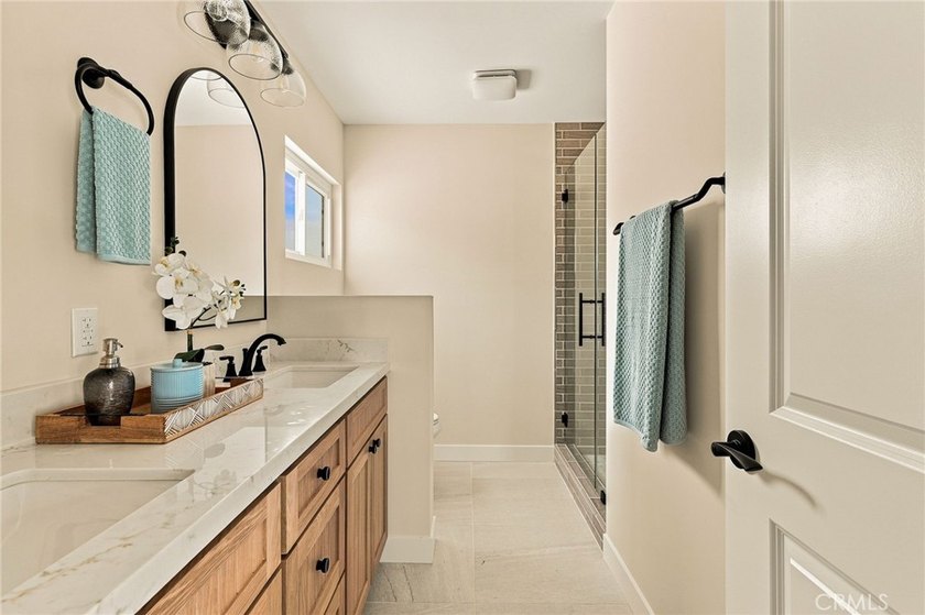 ***PRO PHOTOS COMING SOON*** Beautifully RENOVATED 3-bedroom - photo 19