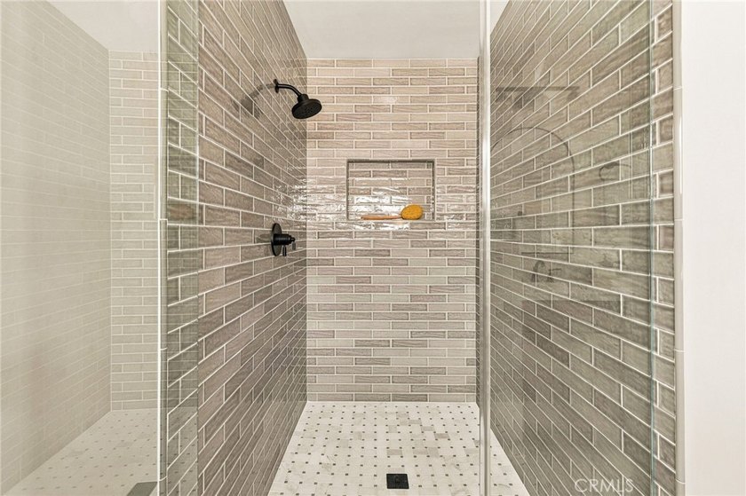 ***PRO PHOTOS COMING SOON*** Beautifully RENOVATED 3-bedroom - photo 21
