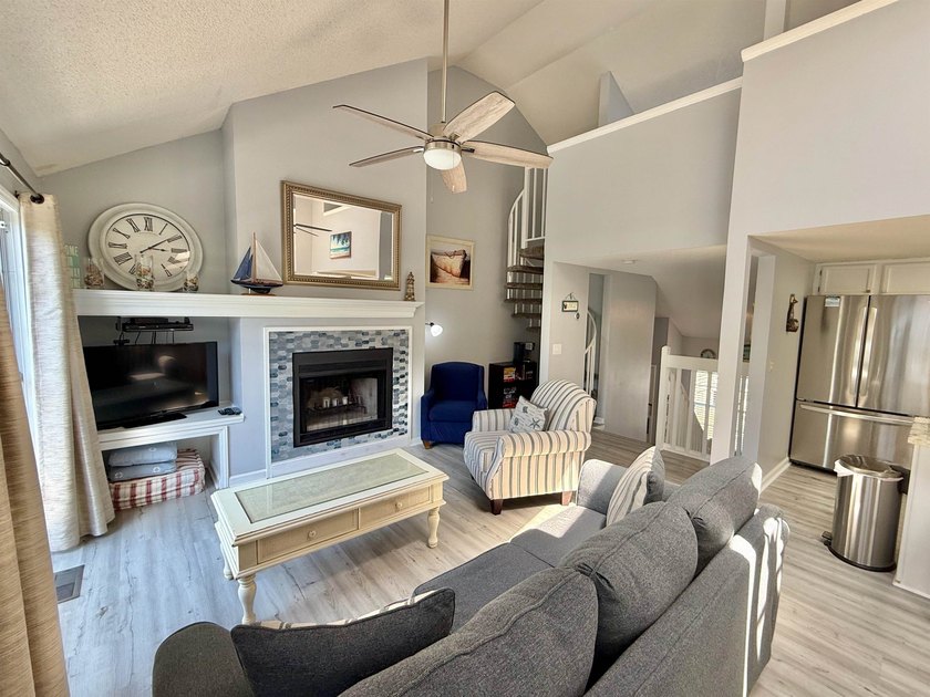 Updated townhome with new grey weathered-looking LVP flooring - photo 3