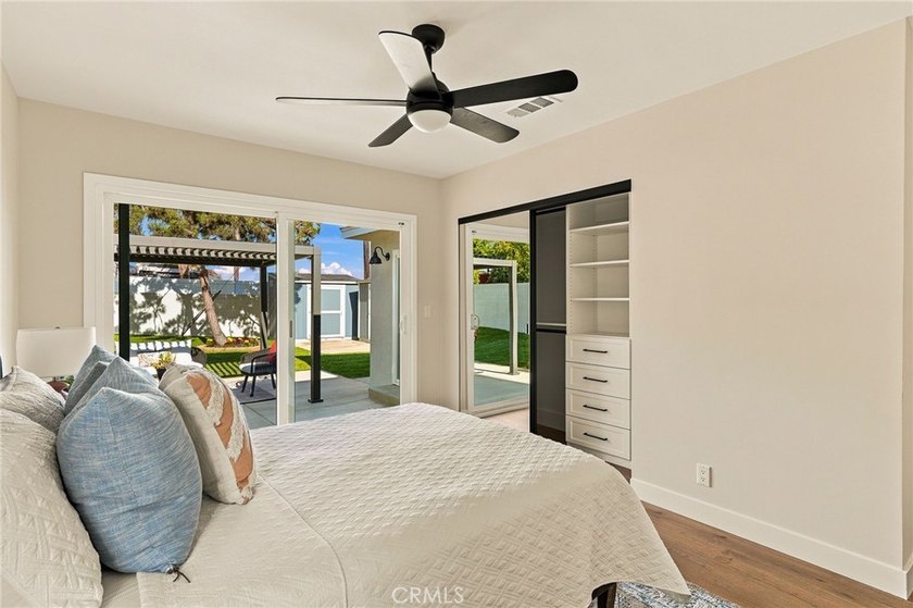 ***PRO PHOTOS COMING SOON*** Beautifully RENOVATED 3-bedroom - photo 23